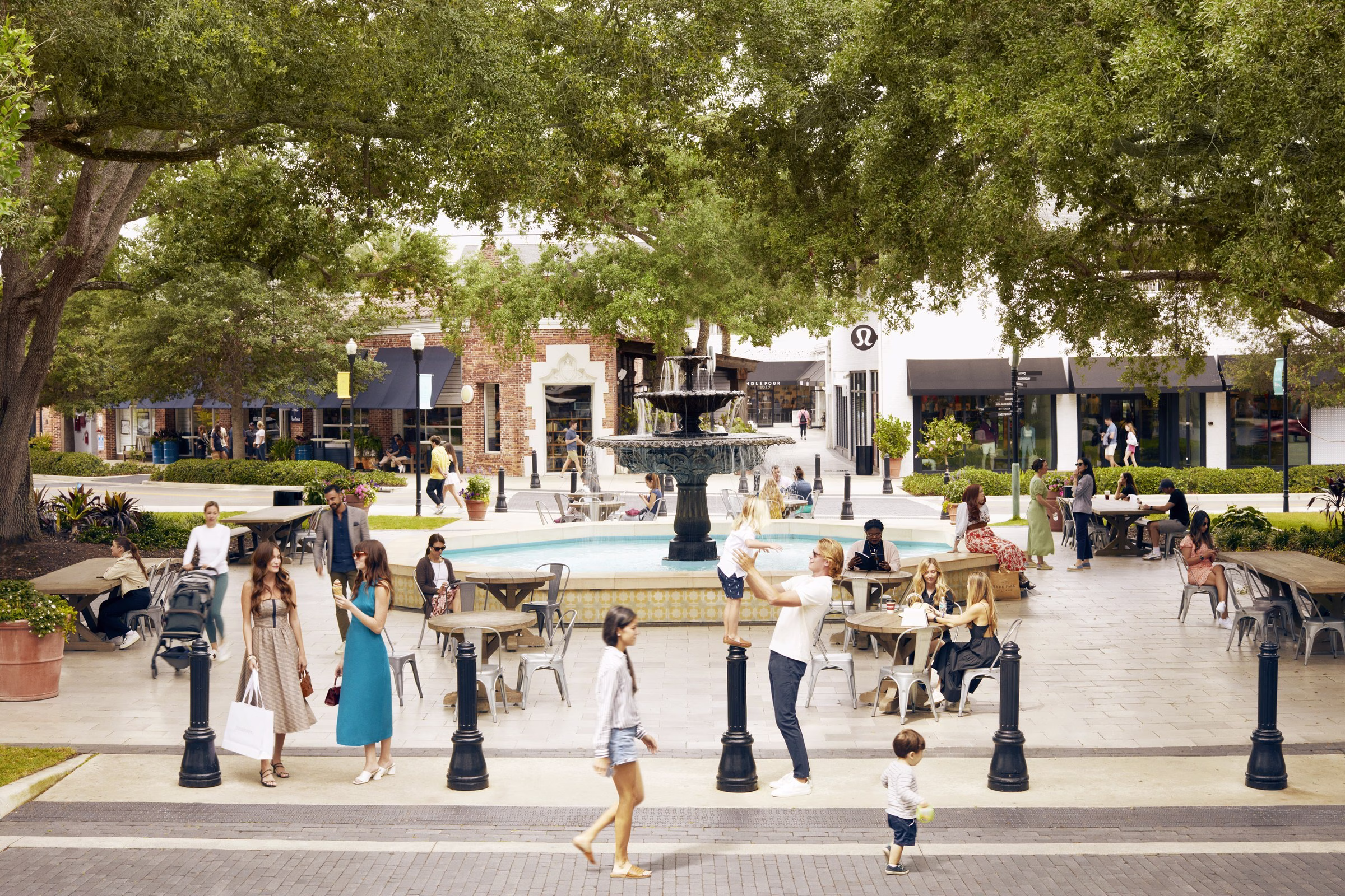 Hyde Park Village Tampa Village Circle plaza around the central fountain with shoppers and dining